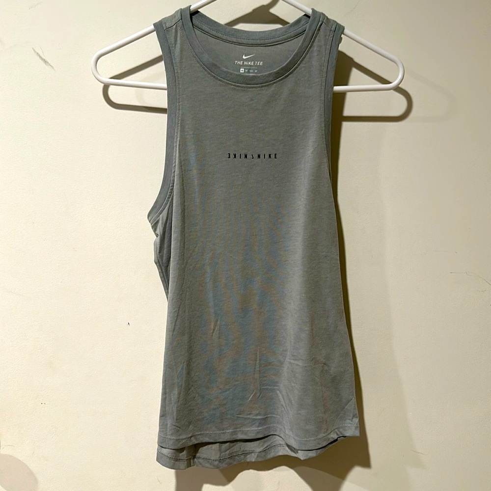 Nike tee size XS